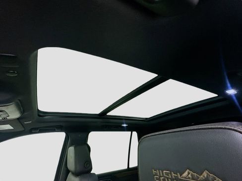 Used 2023 Chevrolet Tahoe High Country image 11