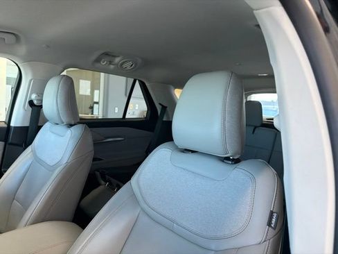 Used 2025 Ford Explorer Active w/ Active Comfort Package AWD/4WD image 13