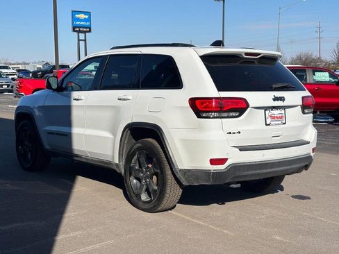 Used 2019 Jeep Grand Cherokee Laredo image 6