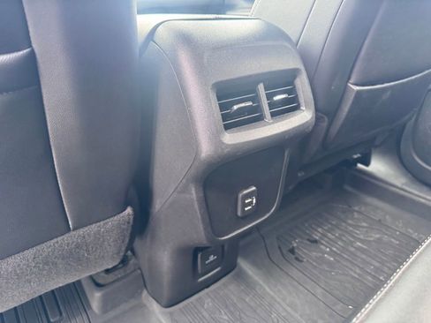 Used 2022 GMC Terrain SLT w/ Tech Package image 27