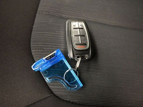 Used 2024 Chrysler Pacifica Touring image 67