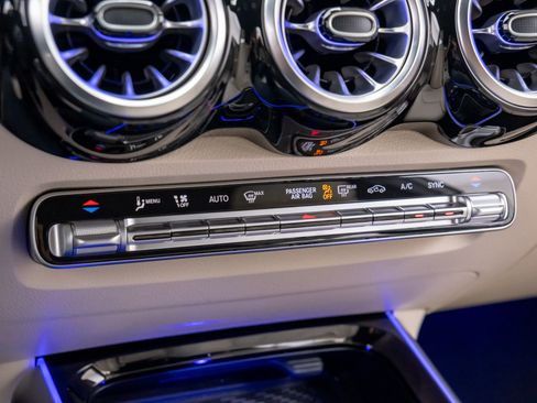 New 2025 Mercedes-Benz GLB 250 GLB 250 image 25