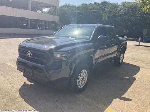 Used 2025 Toyota Tacoma SR AWD/4WD image 4