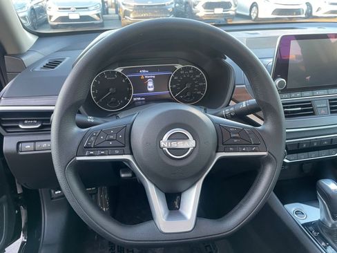 Used 2025 Nissan Altima 2.5 SV image 29