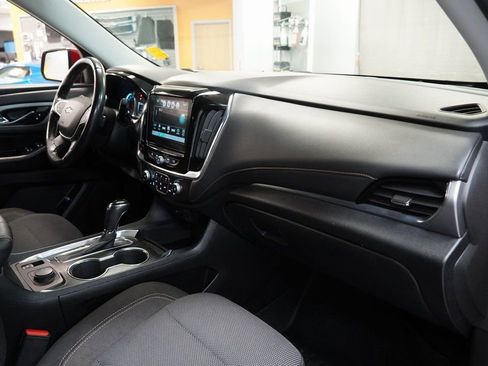 Used 2018 Chevrolet Traverse LT image 32