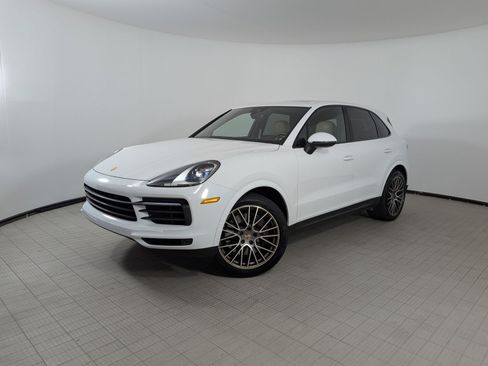 Certified 2023 Porsche Cayenne AWD/4WD image 1