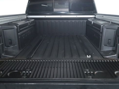 Used 2019 Nissan Titan SL w/ Midnight Edition image 31