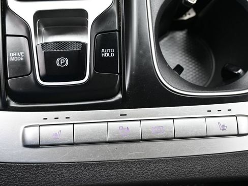 Used 2022 Kia Carnival LX FWD image 27