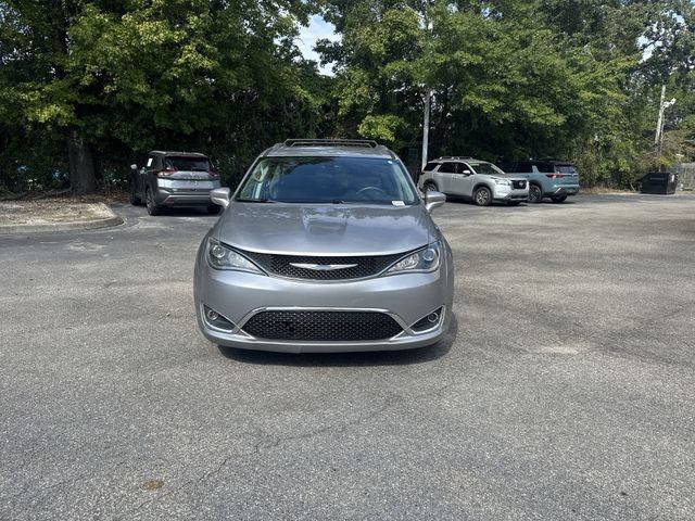 Used 2018 Chrysler Pacifica Touring-L FWD image 2