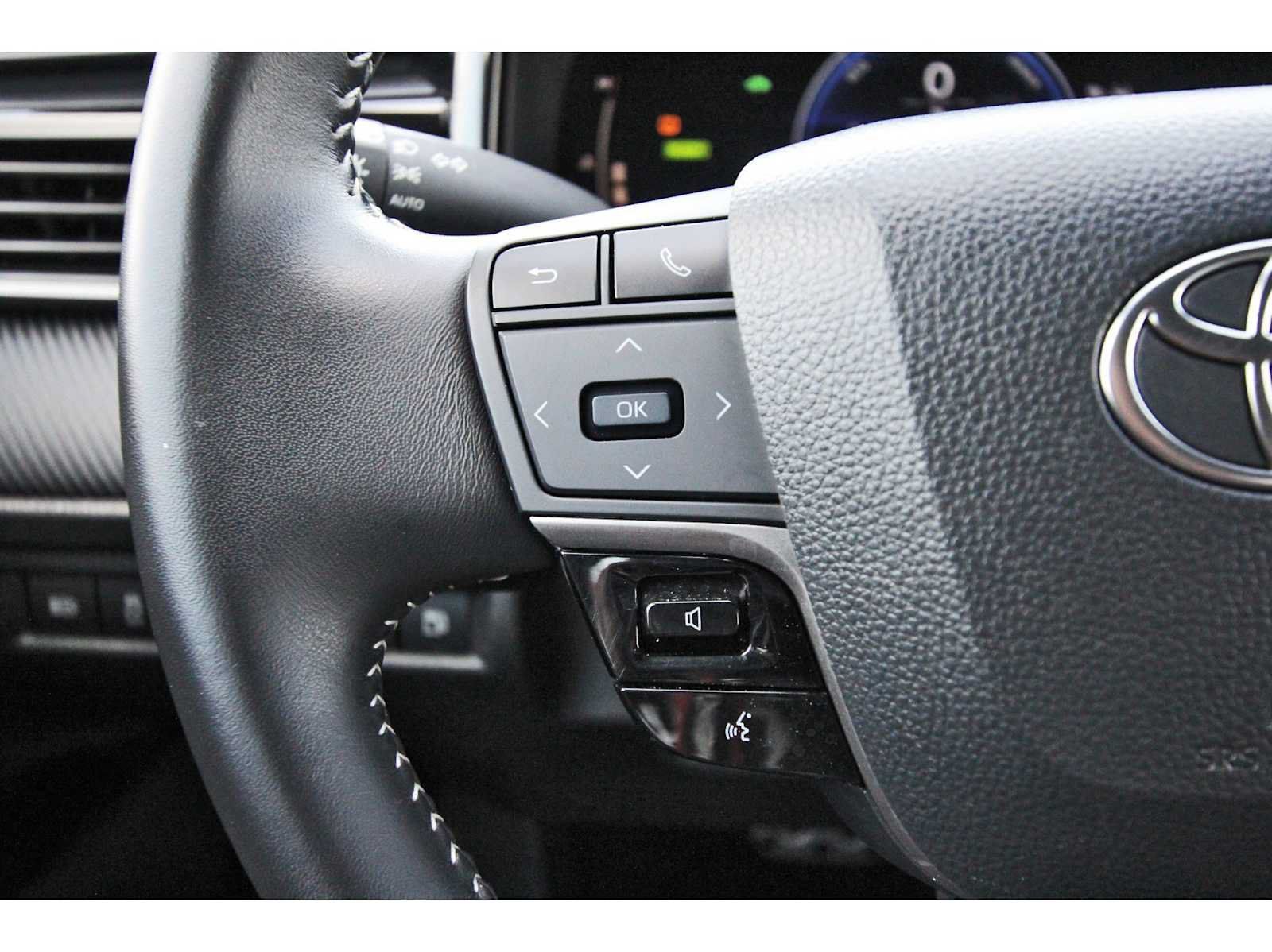 Used 2025 Toyota Camry SE FWD image 15