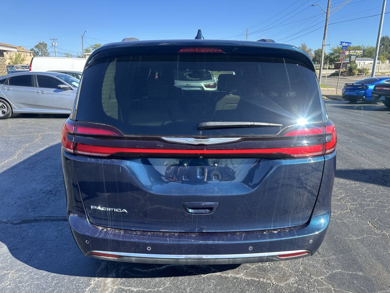 Used 2021 Chrysler Pacifica Touring-L FWD image 8