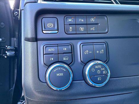 Used 2025 Chevrolet Tahoe High Country AWD/4WD image 33