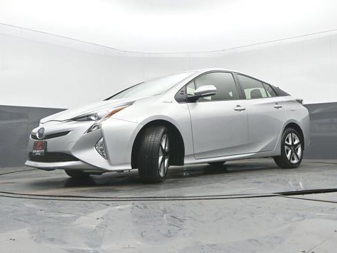 Used 2016 Toyota Prius Three Touring image 28