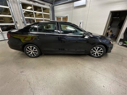 Used 2017 Volkswagen Jetta SE image 6