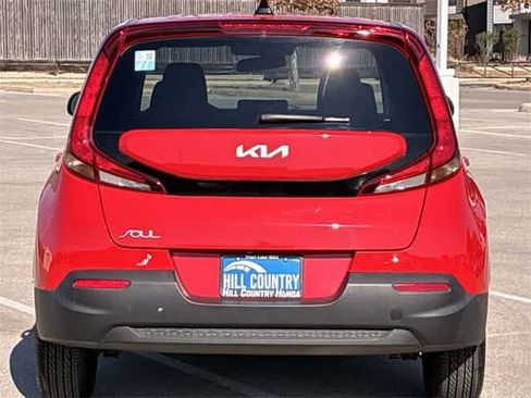 Used 2022 Kia Soul LX image 5