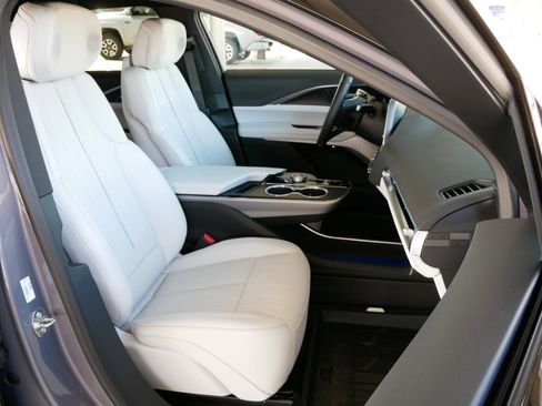 Used 2025 Cadillac Lyriq Luxury image 10