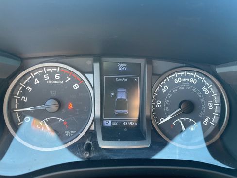 Used 2021 Toyota Tacoma TRD Off-Road AWD/4WD image 26
