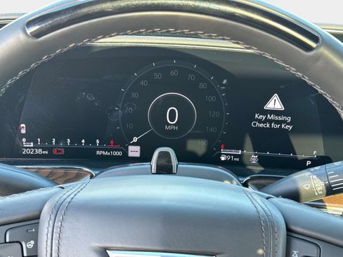 Used 2024 Cadillac Escalade ESV Sport Platinum w/ LPO, ONYX Package image 9