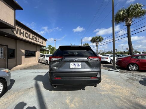 Used 2019 Toyota RAV4 XLE image 5