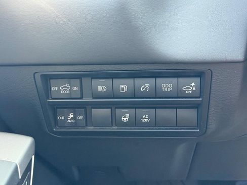 Used 2023 Toyota Tundra Platinum AWD/4WD image 17