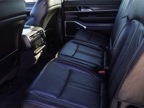 Used 2023 Jeep Wagoneer L Series III w/ Preferred Equipment Group image 14