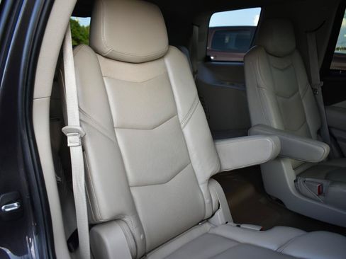 Used 2017 Cadillac Escalade Luxury AWD/4WD image 28