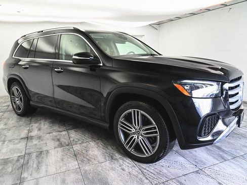 Used 2024 Mercedes-Benz GLS 450 4MATIC image 3