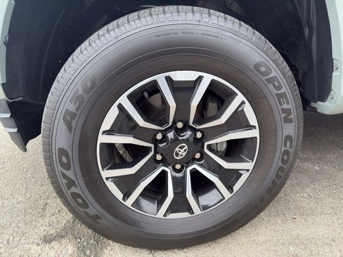 Used 2022 Toyota Tacoma TRD Sport image 2