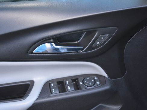 Used 2020 Chevrolet Equinox LT image 29