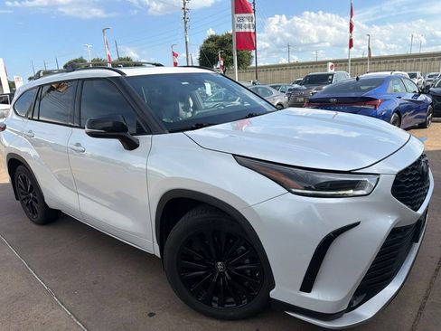 Used 2024 Toyota Highlander XSE FWD image 5