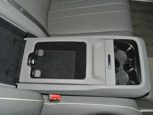 Used 2020 Bentley Flying Spur W12 image 33