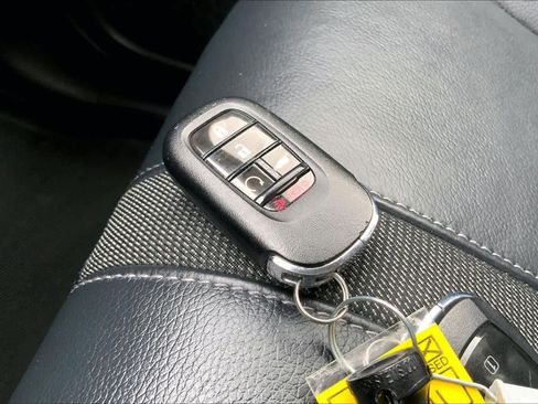 Used 2023 Honda Pilot Touring image 13