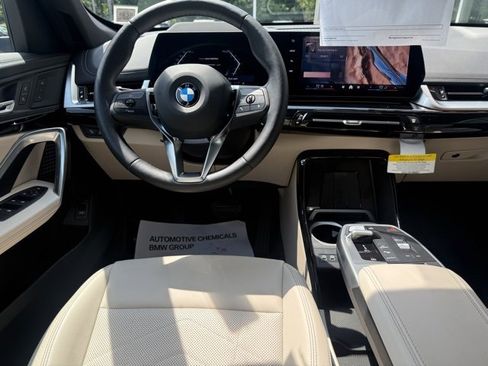Used 2025 BMW X1 xDrive28i w/ Technology Package image 12