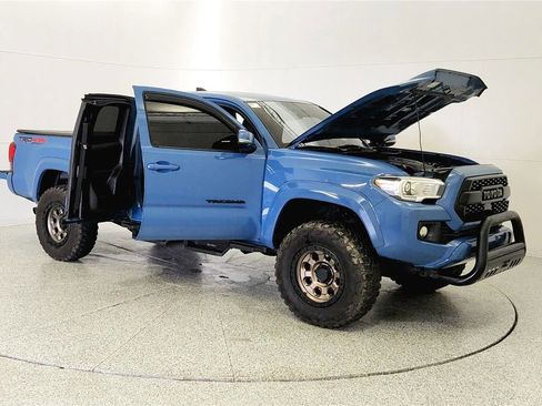 Used 2019 Toyota Tacoma TRD Sport image 9