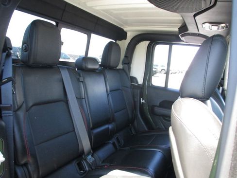 Used 2023 Jeep Gladiator Rubicon w/ Cold Weather Group image 21