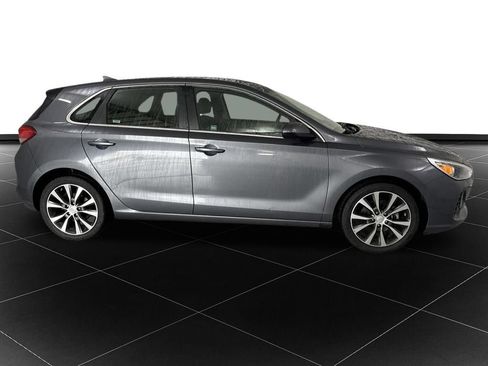 Used 2018 Hyundai Elantra GT FWD image 6