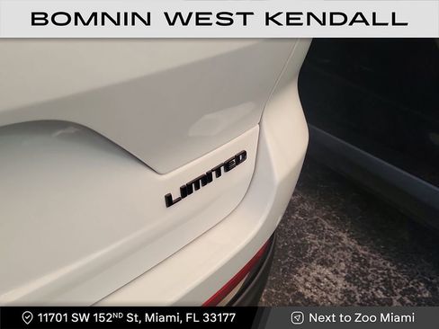 Used 2025 Jeep Grand Cherokee Limited w/ Black Appearance Package image 6