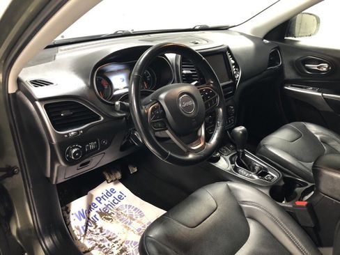 Used 2020 Jeep Cherokee Limited image 19