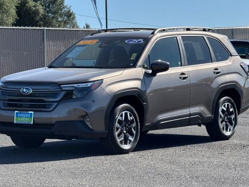 Used 2025 Subaru Forester Premium AWD/4WD image 7