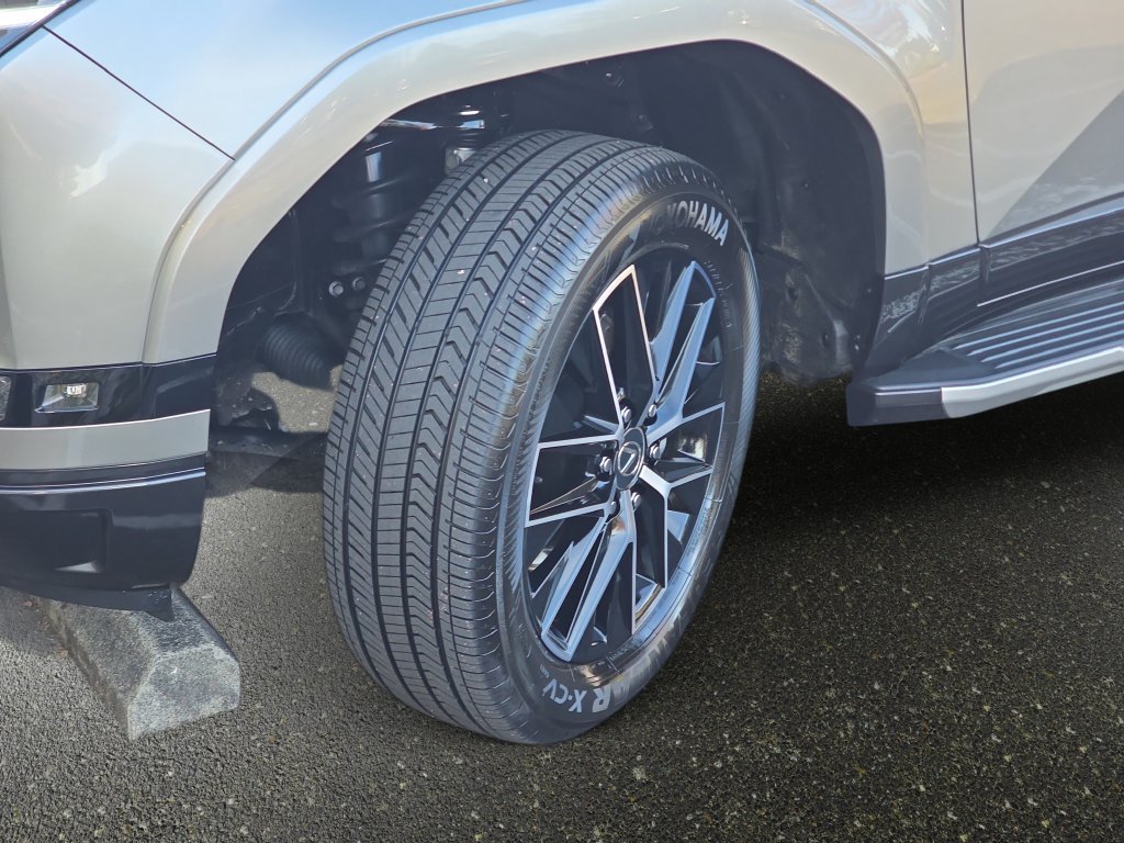 Certified 2024 Lexus GX 550 w/ Cold Area Package AWD/4WD image 37