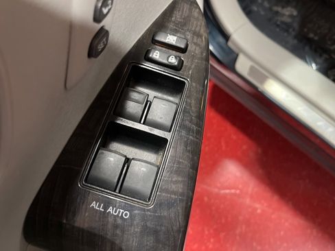 Used 2013 Toyota Venza XLE w/ Tow Prep Pkg image 19