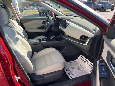 Used 2023 Nissan Rogue SV w/ SV Premium B Package image 11