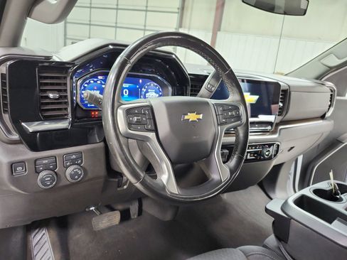 Used 2025 Chevrolet Silverado 1500 LT AWD/4WD image 18