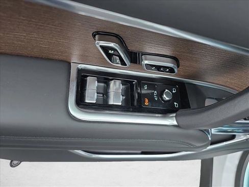 New 2026 Land Rover Range Rover Long Wheelbase SE image 26