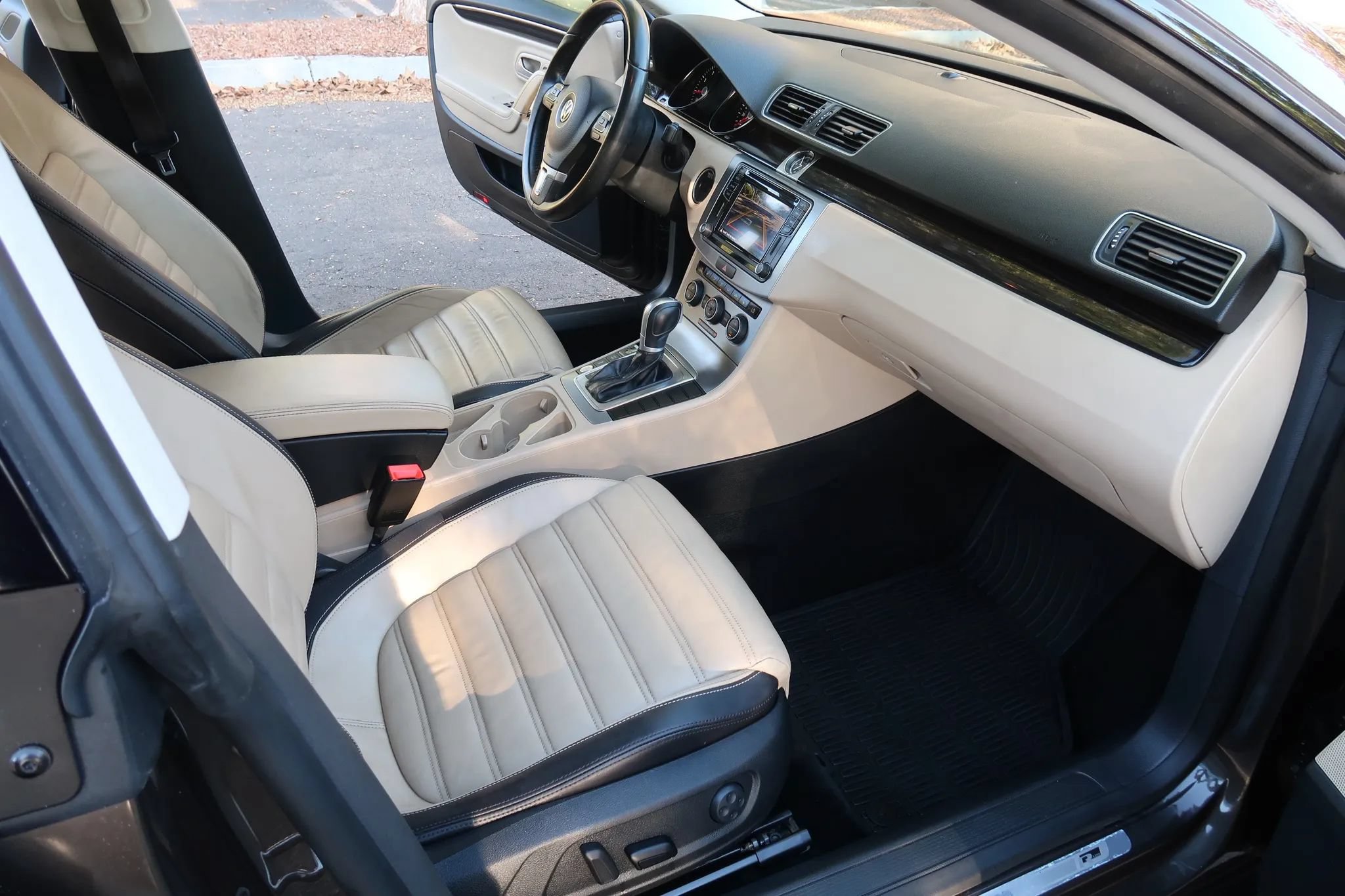 Used 2017 Volkswagen CC R-Line Executive FWD image 22