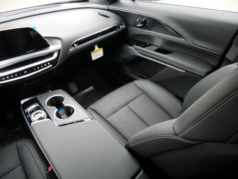 New 2026 Cadillac Lyriq Premium Luxury image 9