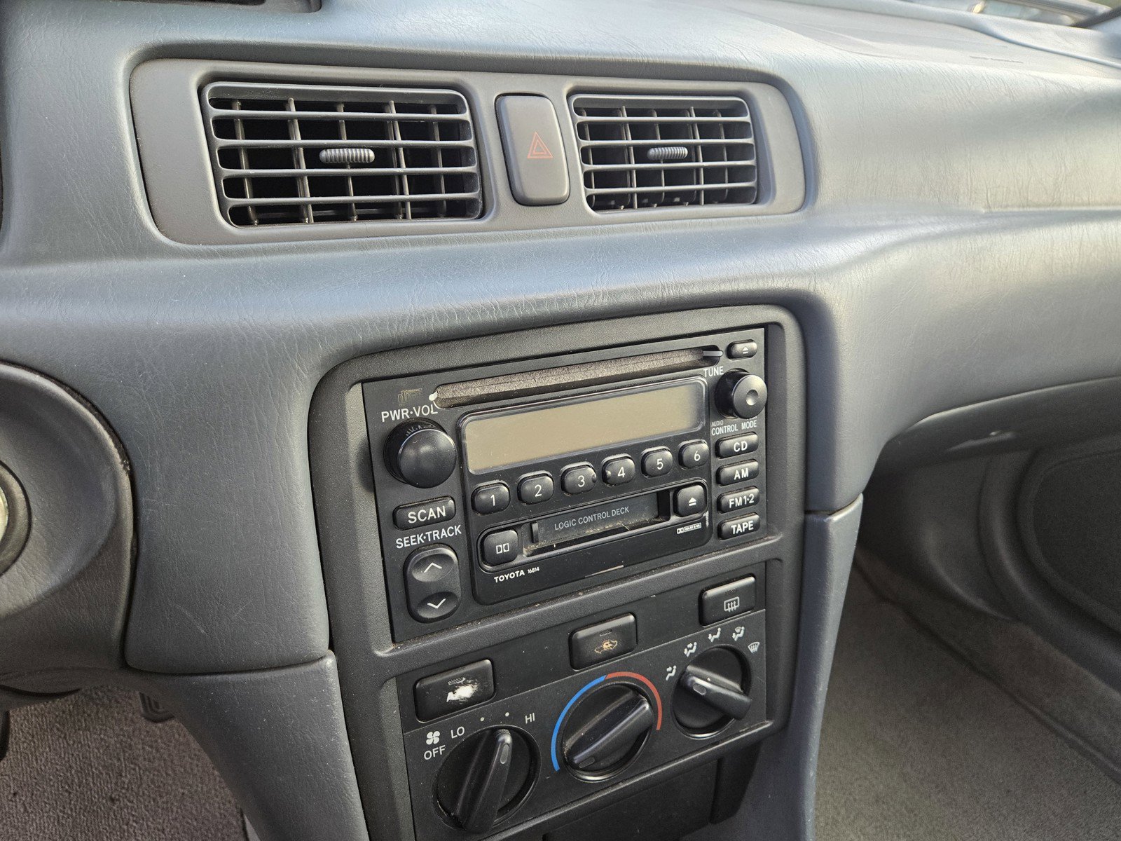 Used 2000 Toyota Camry CE w/ Value Pkg 1 FWD image 15