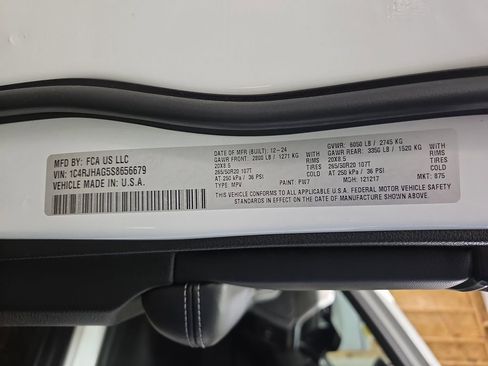 Used 2025 Jeep Grand Cherokee Altitude image 34