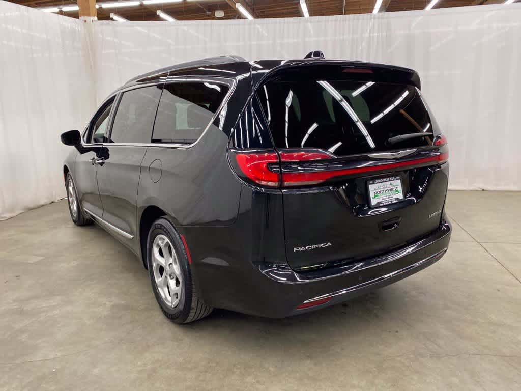Used 2023 Chrysler Pacifica Limited FWD image 4