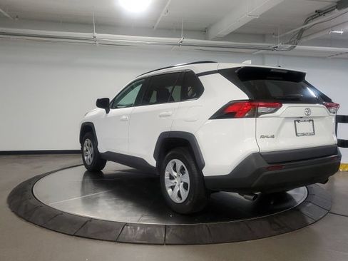 Used 2021 Toyota RAV4 LE FWD image 5